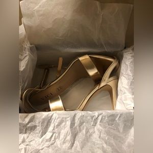 Pretty Metallic Heels size 9